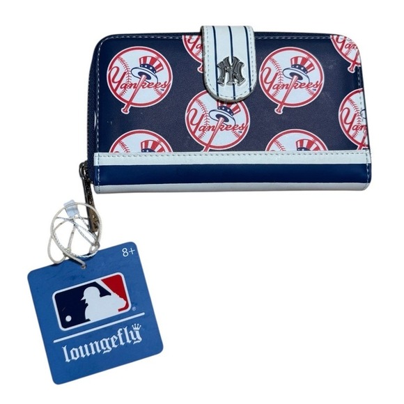 Loungefly NWT New York Yankees MLB Womens Zip Around Wallet 7 x 4 inches - Picture 6 of 6